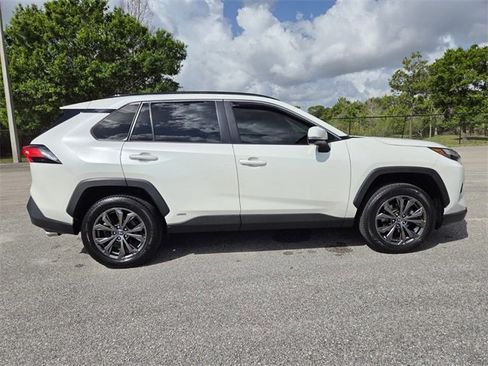 Used 2022 Toyota RAV4 XLE Premium image 2