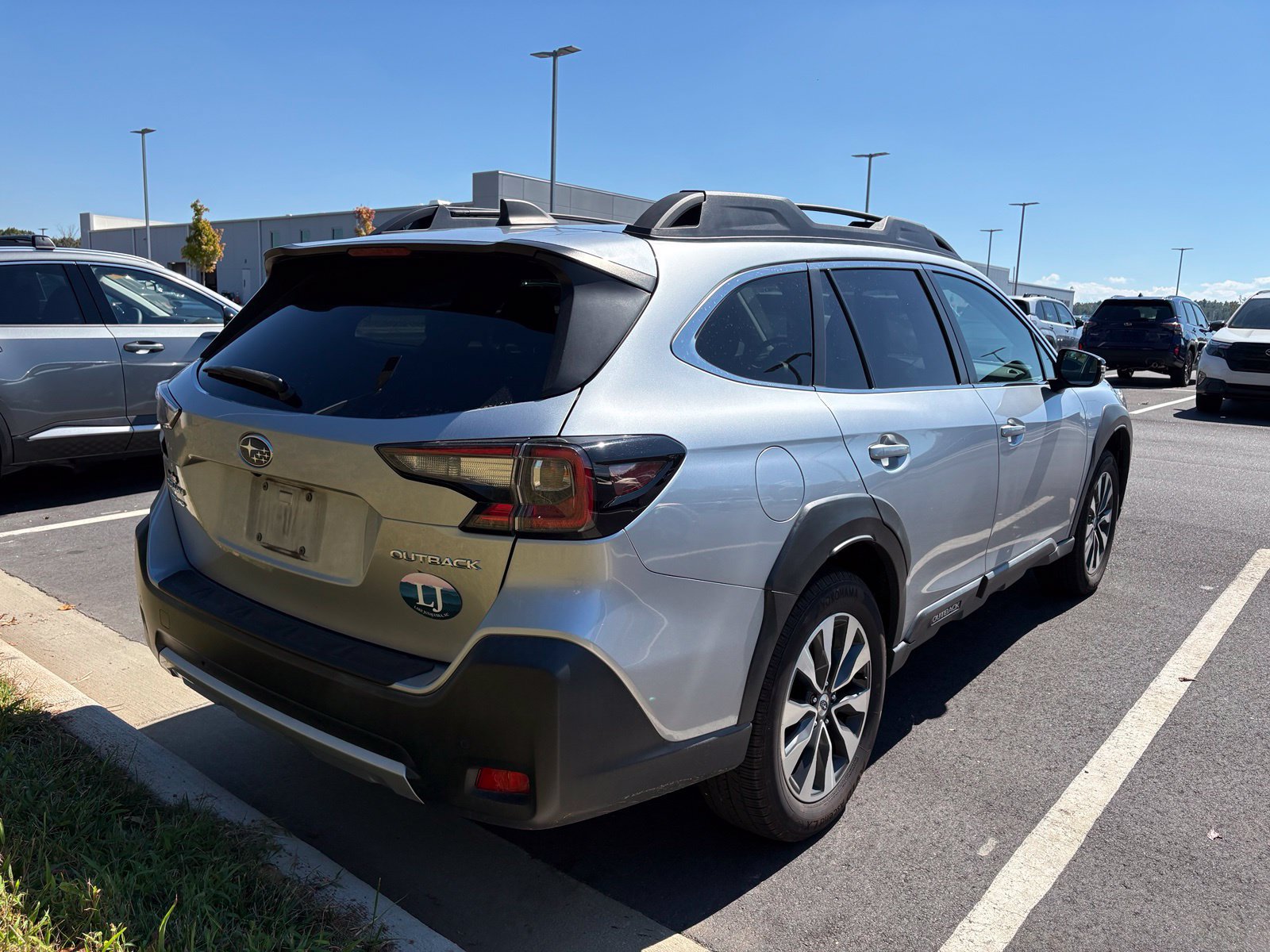 Certified 2023 Subaru Outback Limited AWD/4WD image 6