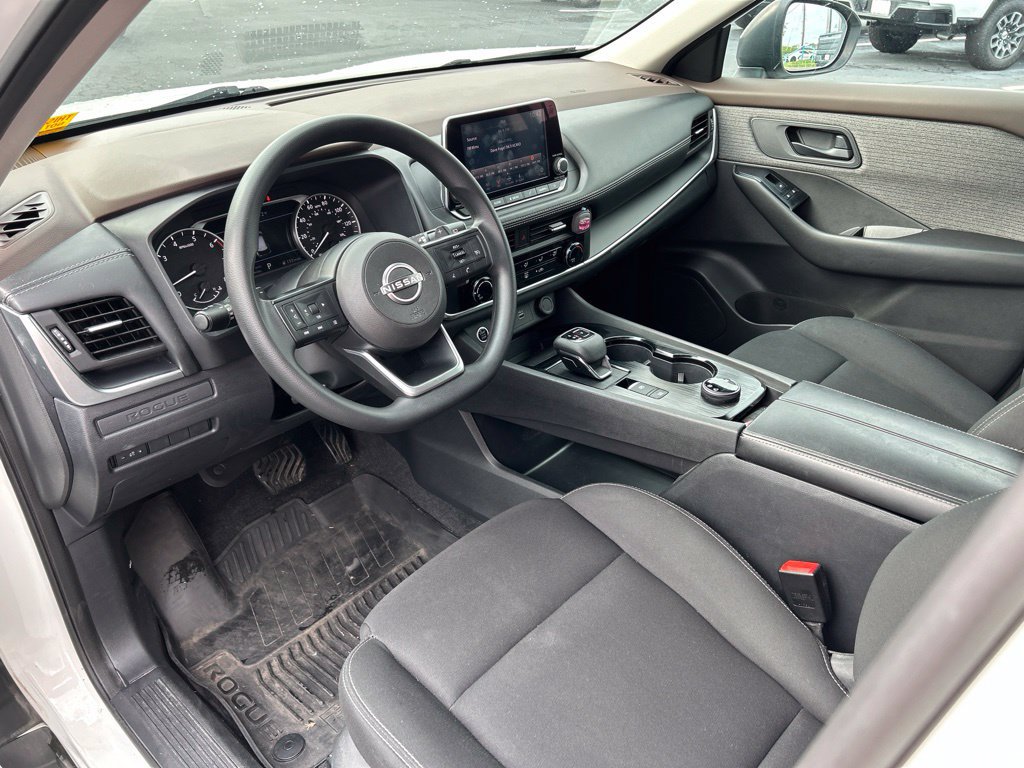Used 2023 Nissan Rogue S AWD/4WD image 16