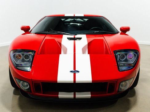 Used 2006 Ford GT RWD image 8