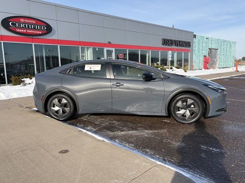 Used 2024 Toyota Prius LE image 2