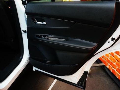 Certified 2025 Nissan Murano SV AWD/4WD image 38