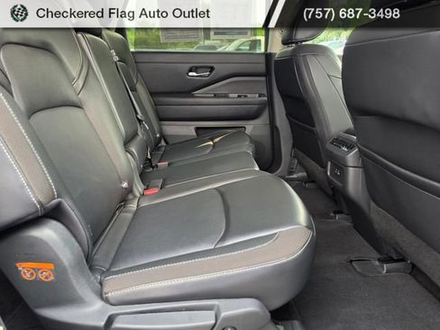 Used 2024 Nissan Pathfinder SL FWD image 50
