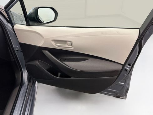 Used 2025 Toyota Corolla LE FWD image 33