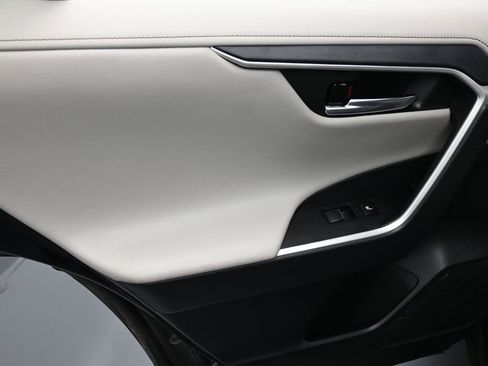 Used 2021 Toyota RAV4 Limited image 11