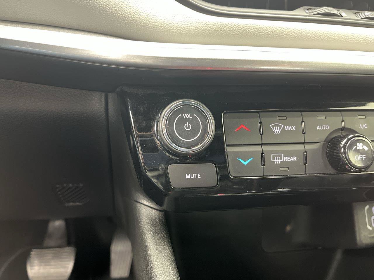 Used 2025 Jeep Compass Limited AWD/4WD image 19