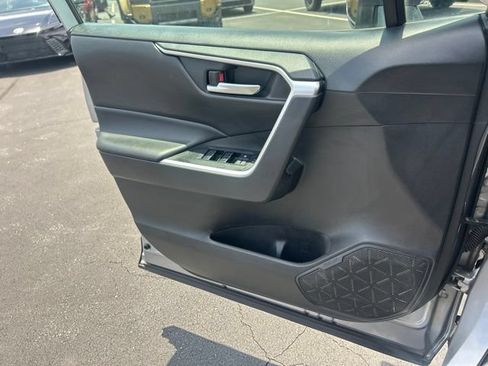 Used 2024 Toyota RAV4 XLE FWD image 31