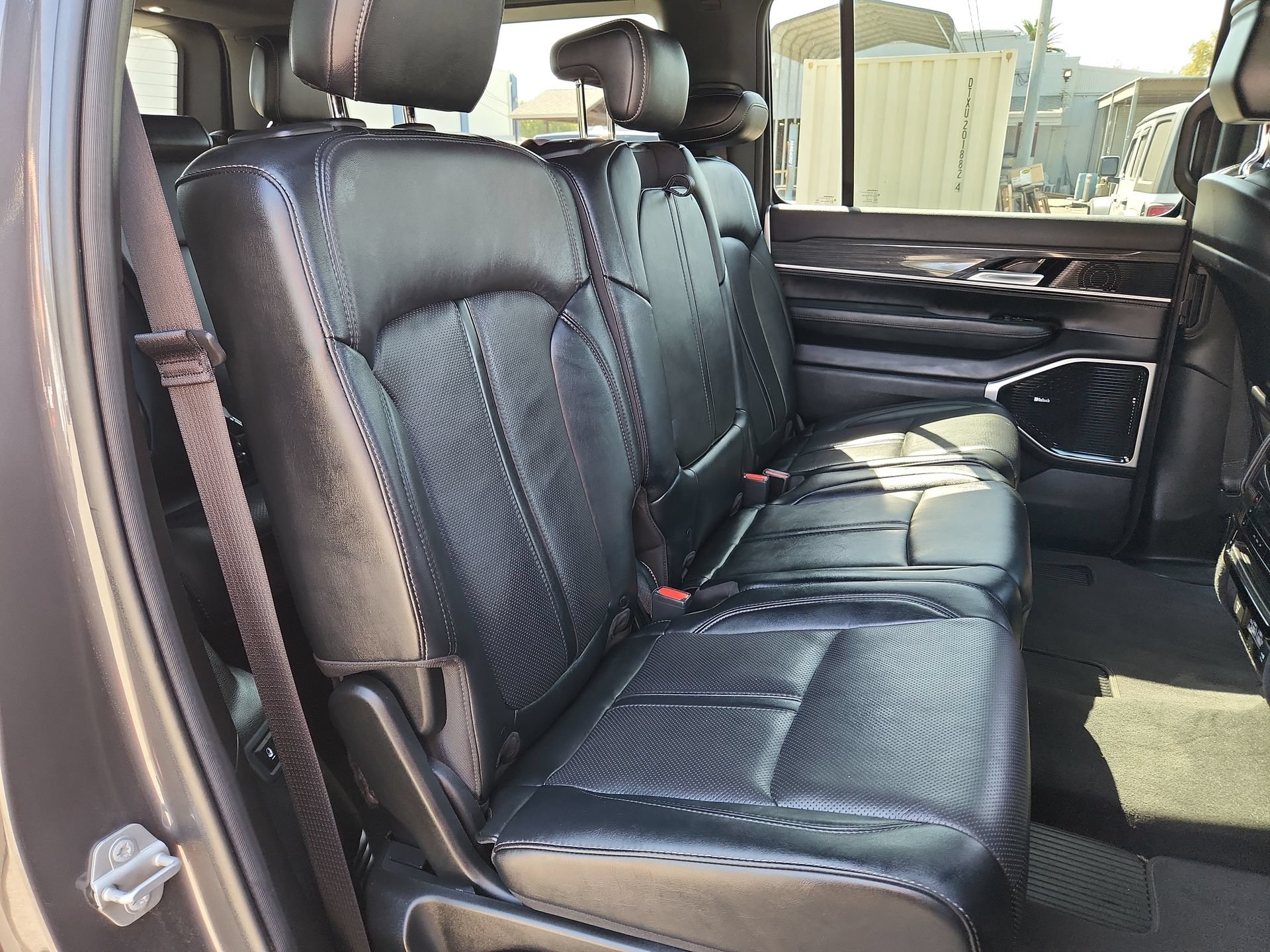 Used 2022 Jeep Wagoneer Series III w/ Premium Group I AWD/4WD image 29