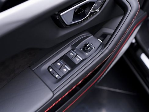 Used 2022 Lamborghini Urus image 38