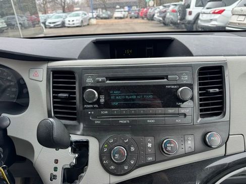Used 2014 Toyota Sienna L FWD image 20