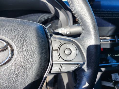 Used 2022 Toyota Avalon XLE image 9