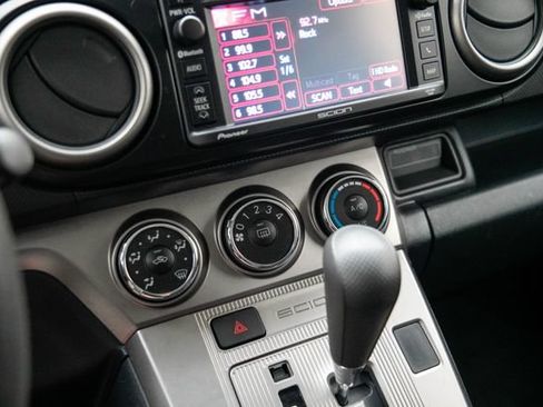 Used 2015 Scion xB FWD image 29