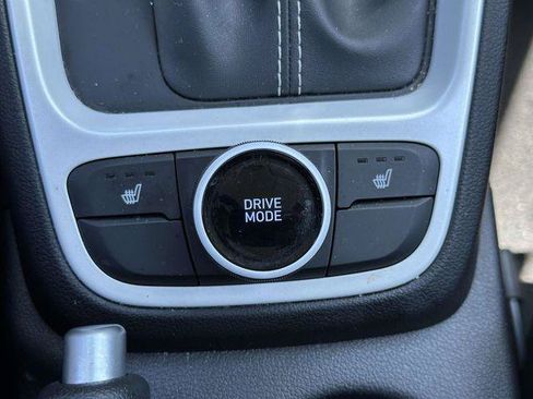 Used 2022 Hyundai Venue Limited FWD image 24