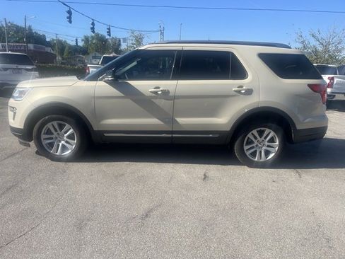 Used 2018 Ford Explorer XLT w/ Equipment Group 201A image 3