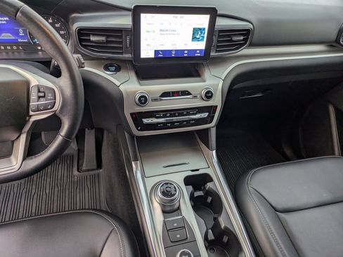 Certified 2022 Ford Explorer XLT w/ Equipment Group 202A image 22