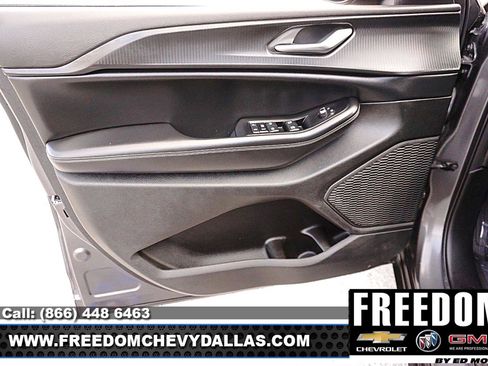 Used 2023 Jeep Grand Cherokee L Laredo image 31