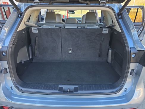 Used 2023 Toyota Highlander XLE image 17