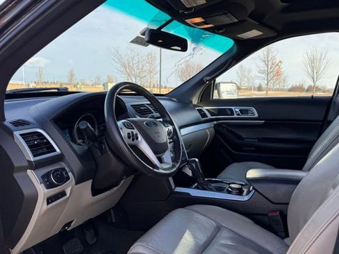 Used 2014 Ford Explorer XLT w/ Equipment Group 202A image 8