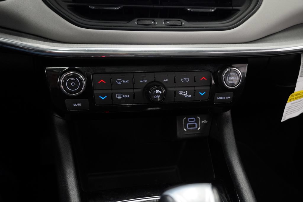 Certified 2024 Jeep Compass Limited w/ Sun and Sound Group AWD/4WD image 37
