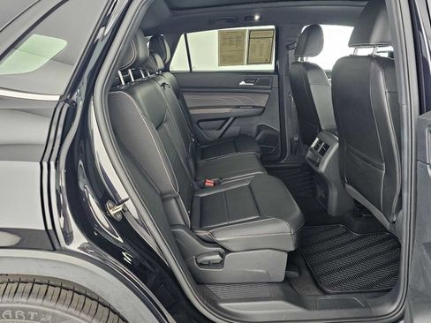 Used 2021 Volkswagen Atlas Cross Sport SE w/ Panoramic Sunroof Package FWD image 12