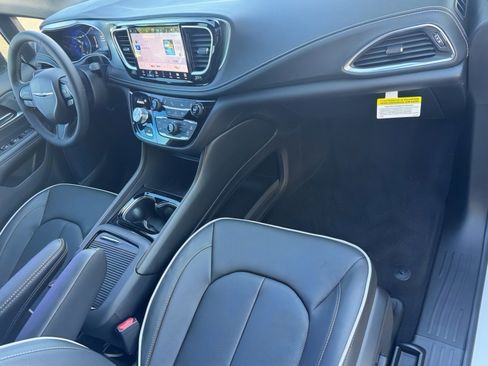New 2026 Chrysler Pacifica Limited w/ S Appearance Package image 10
