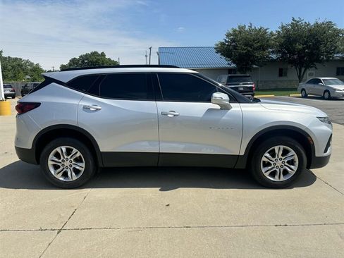 Used 2020 Chevrolet Blazer LT FWD image 2