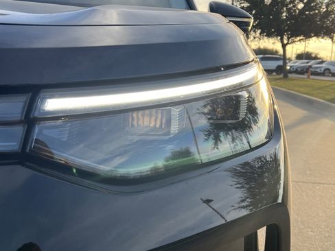 Used 2025 Volkswagen Tiguan S image 6