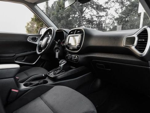 Used 2022 Kia Soul LX w/ Technology Package image 17