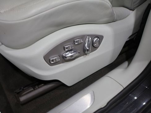 Used 2021 Porsche Macan Turbo AWD/4WD image 10
