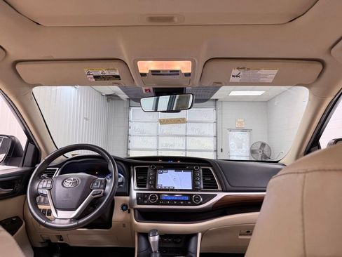 Used 2019 Toyota Highlander Limited FWD image 27