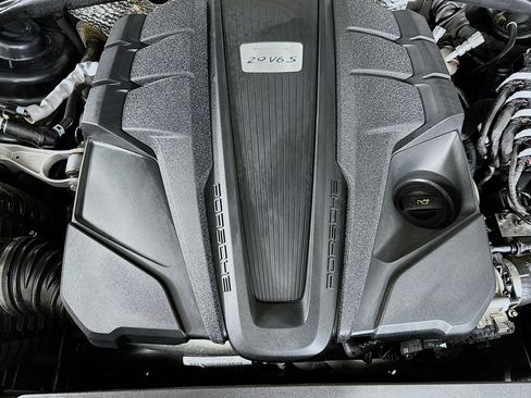 Used 2023 Porsche Macan S image 13