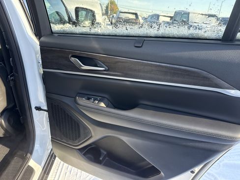 New 2025 Jeep Grand Cherokee L Limited image 15