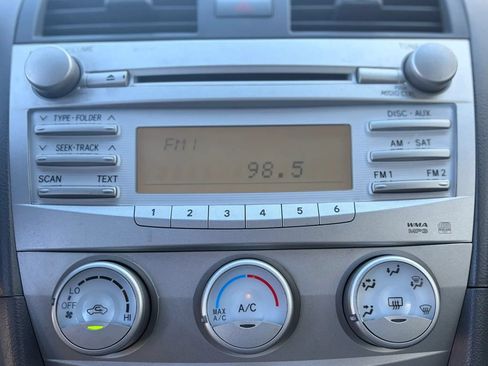 Used 2011 Toyota Camry LE FWD image 16