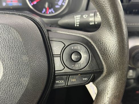Used 2021 Toyota RAV4 LE FWD image 28