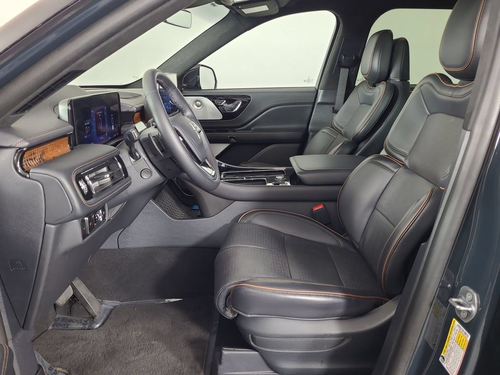 Used 2025 Lincoln Aviator Black Label AWD/4WD image 19