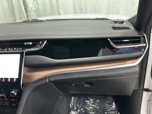 Used 2023 Jeep Grand Cherokee Summit w/ Luxury Tech Group V image 25