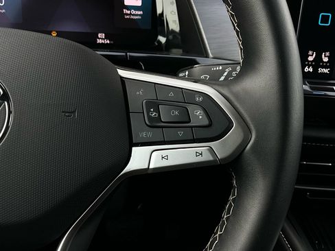 Used 2025 Volkswagen Atlas Cross Sport SE image 37