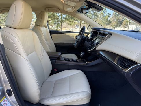 Used 2018 Toyota Avalon XLE image 34