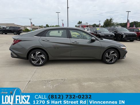 Used 2025 Hyundai Elantra SEL FWD image 8