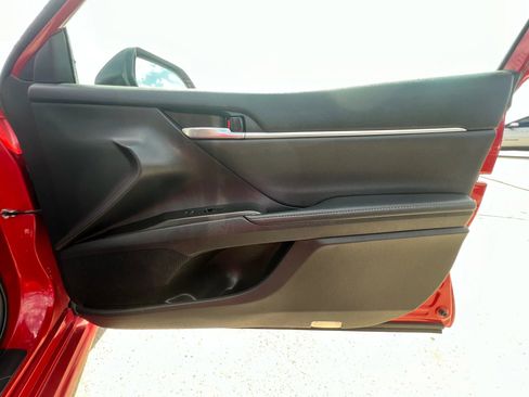 Used 2021 Toyota Camry XSE image 25