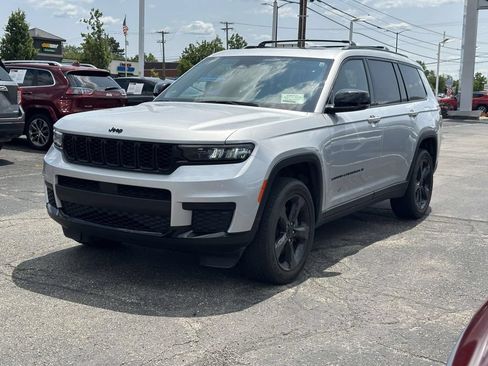 Used 2023 Jeep Grand Cherokee L Laredo AWD/4WD image 7