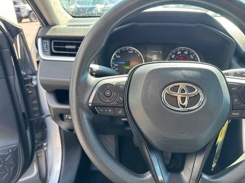 Used 2022 Toyota RAV4 LE AWD/4WD image 12