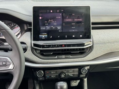 Used 2024 Jeep Compass Latitude image 19