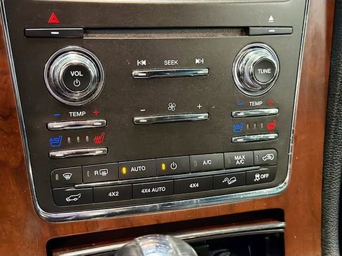 Used 2017 Lincoln Navigator Select image 16