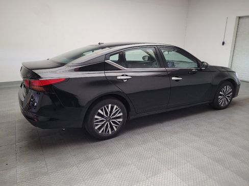 Used 2024 Nissan Altima 2.5 SV AWD/4WD image 10
