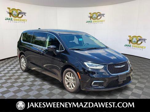 Used 2024 Chrysler Pacifica Touring-L FWD image 1