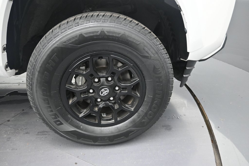 Used 2022 Toyota Tacoma SR5 w/ Technology Package RWD image 9