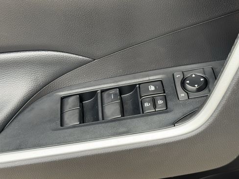 Used 2022 Toyota RAV4 LE FWD image 25