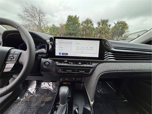 Used 2025 Toyota Camry XLE image 11