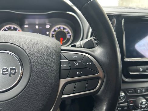 Used 2020 Jeep Cherokee Limited image 18